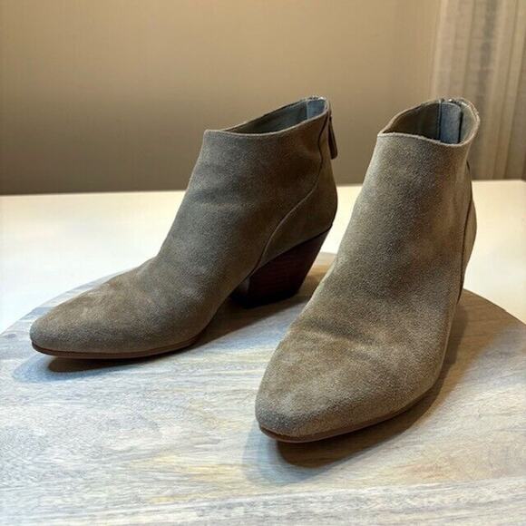 Marc Fisher Women's Teona Brown Suede Pointy Toe Ankle Boots Booties US Size 8.5 - Picture 3 of 10